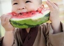 娱乐吃瓜酱带娃思想,趣味带娃新风尚